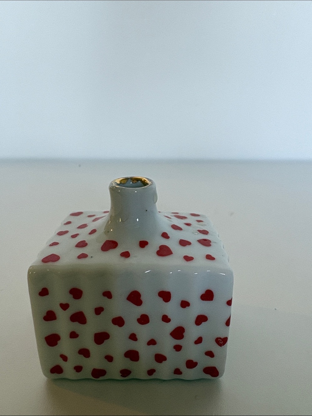 Vintage 1979 Enesco White & Red Heart Mini Bud Vase